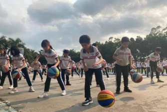 更合镇中心小学户外活动场地