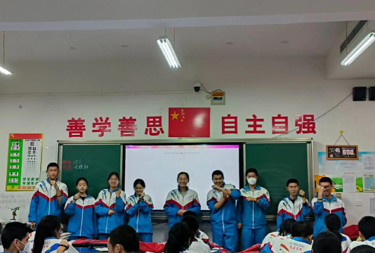 上海市民办育英高级中学户外活动场地