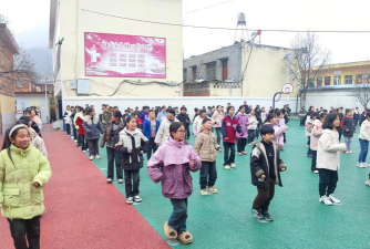 峨眉山市新坪乡初级中学校户外活动场地