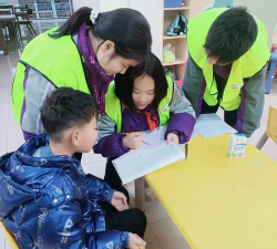高坪区小龙镇初级中学户外活动场地