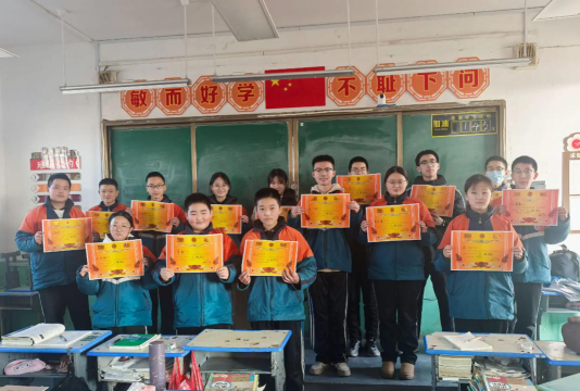 同德县河秀九年一贯制学校中学部户外活动场地