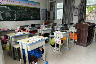 梁洼镇郎坟中心小学户外活动场地