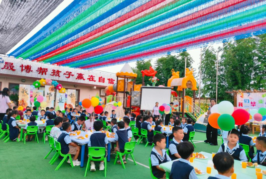 湛江市赤坎区世界幼儿园户外活动场地