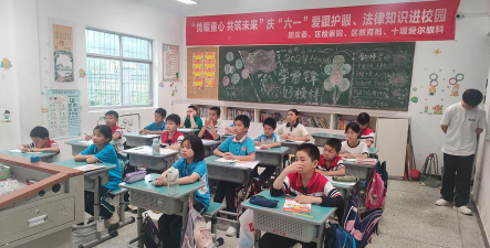 十堰市茅塔乡中心小学户外活动场地
