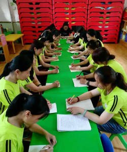 涪陵电大附属幼儿园户外活动场地
