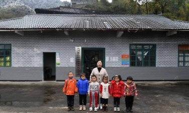 岳池县伏龙乡田家坝村1组幼儿园户外活动场地