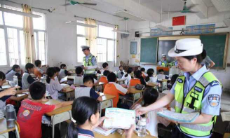 百合镇中心小学户外活动场地