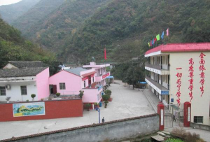 郧西县羊尾镇郭家中心小学户外活动场地