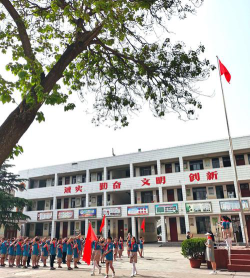 浚县第一实验小学户外活动场地