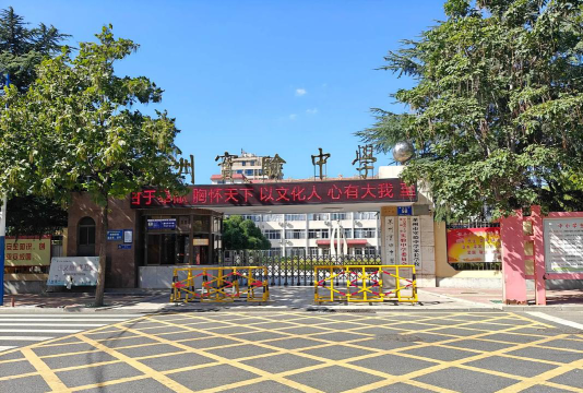 杜马中学户外活动场地