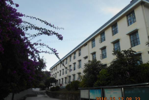 谦六中学户外活动场地