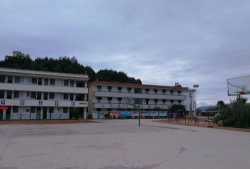 富东中学户外活动场地