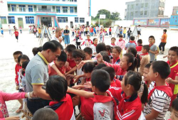 遂溪县杨柑镇老河小学户外活动场地