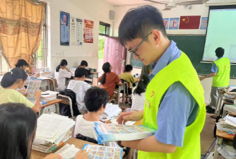 湛江市扶贫小学户外活动场地