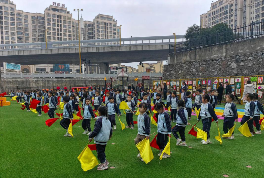 阳江市阳东区东城镇凤凰幼儿园户外活动场地