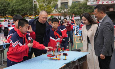 宜城市南街小学户外活动场地