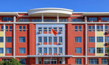 精华园学校户外活动场地
