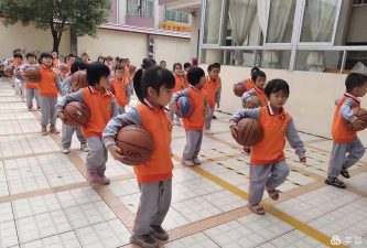 怀集县冷坑镇爱一幼儿园户外活动场地