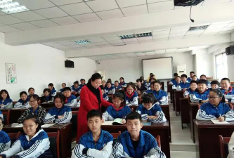 海城市第六中学户外活动场地