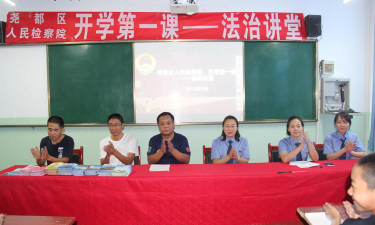 屯里初级中学户外活动场地