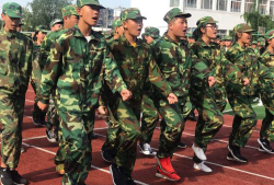 秦皇岛市第十二中学户外活动场地