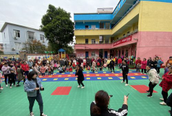 荣昌县盘龙镇中心幼儿园户外活动场地