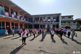 西万镇西万小学户外活动场地