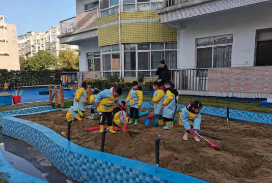 番禺区沙湾镇沙坑村幼儿园户外活动场地