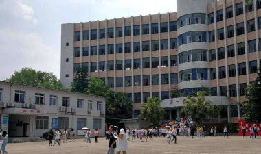 四川省内江医科学校户外活动场地