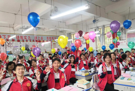 马必中学户外活动场地