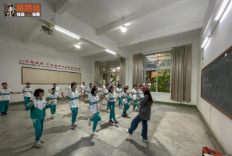 石必中学户外活动场地
