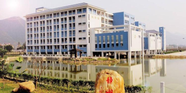 肇庆医学高等专科学校附属卫生学校户外活动场地