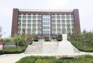 平顶山市中医药学校户外活动场地