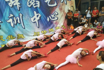 青岛胶州欣与千寻艺术培训学校有限公司阅读区