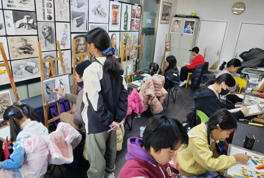 邵阳市双清区小央美美术培训学校有限公司阅读区