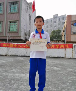 南兴中心小学阅读区