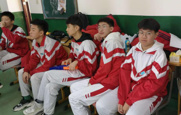 凤城市第五中学阅读区