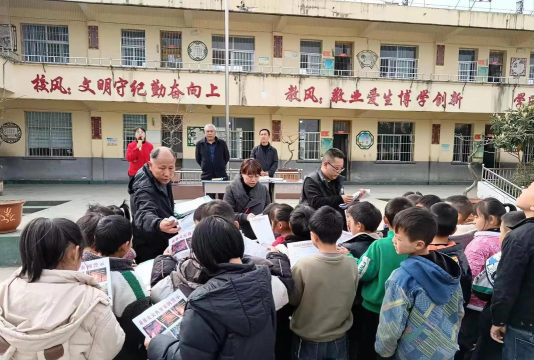 雷州市附城镇仙来小学阅读区