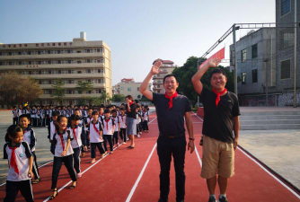 岭门镇中心小学阅读区