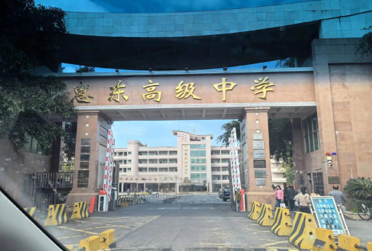 台中市私立岭东高级中学阅读区