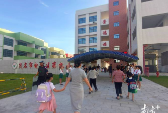 电白师范附属小学阅读区