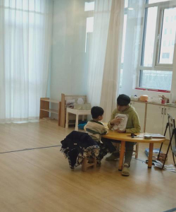 澄海市凤翔美育幼儿园阅读区