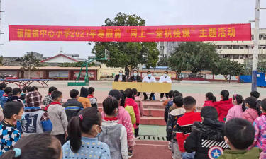 镇隆中心小学阅读区