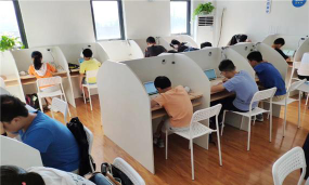 大连市甘井子区阅微教育培训学校有限公司阅读区