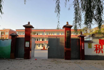 西峰区后官寨乡王岭初级中学阅读区