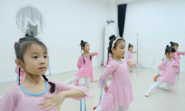 邢台市任泽区映萱舞蹈培训学校有限公司阅读区