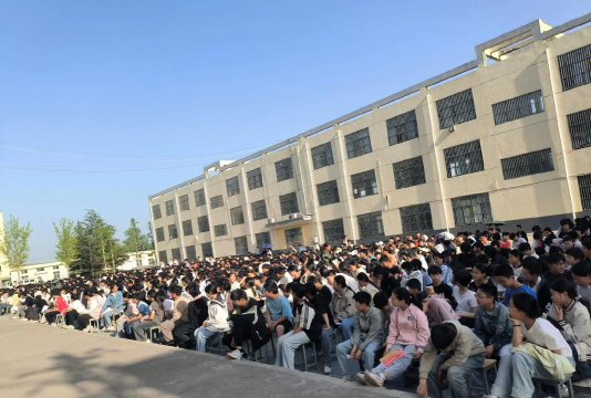 庆阳市西峰区齐家楼初中阅读区