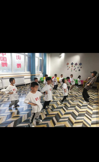 新安县红舞鞋舞蹈培训中心有限公司阅读区
