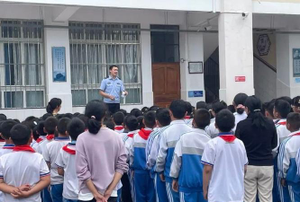 凤村镇九龙中心校阅读区