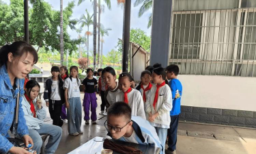 弥勒县朋普镇朋普中学阅读区